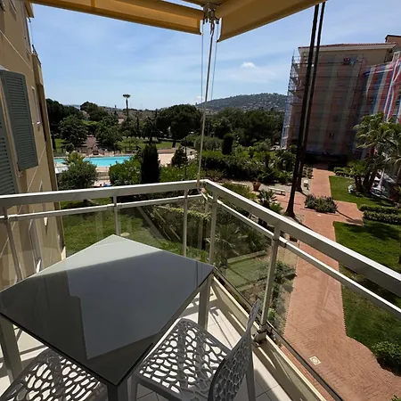 La Des Pins Apartman