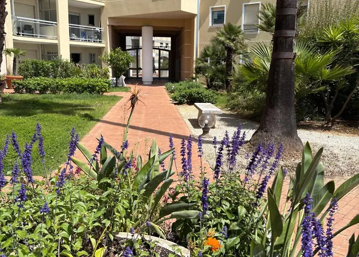 La Des Pins * ז'ואן-לה-פינס