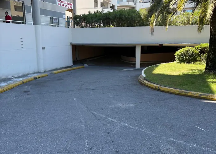 La Des Pins * ז'ואן-לה-פינס